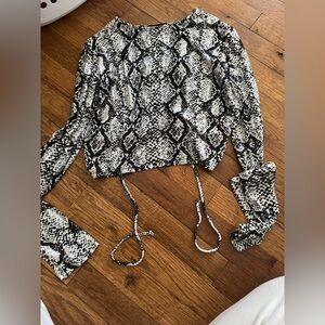 Forever 21 Monochrome Patterned Top